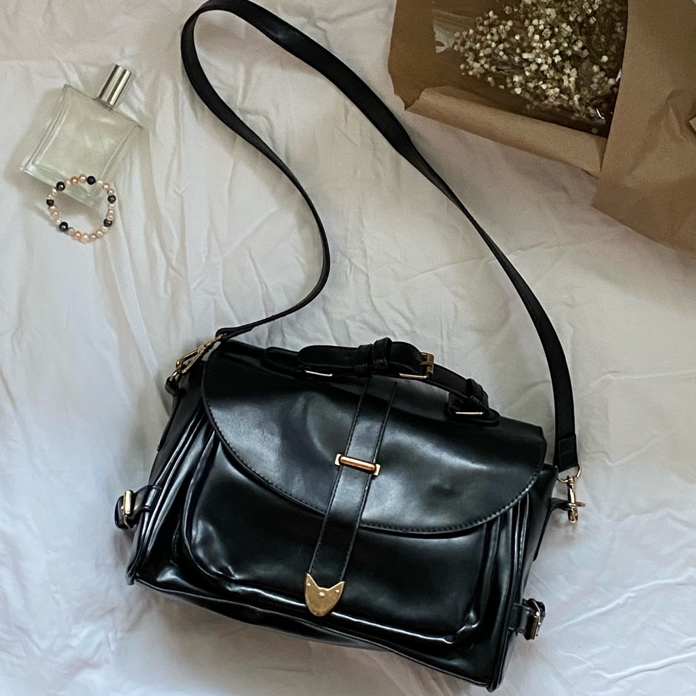 Vintage shoulder / carry bag